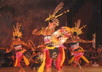 RI Tourism Ambassador to Perform Mandau Dance