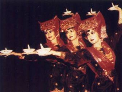 Tari Tradisional dan Lagu Dangdut Hangatkan Kota Le Mans Perancis