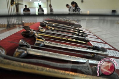 Koleksi Keris Indonesia Dipamerkan di Paris