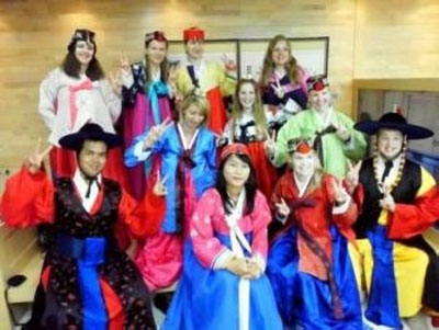 Amoy Singkawang Pamerkan Tari Dayak di Korea Selatan