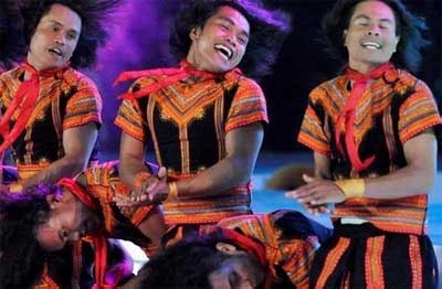 Anak-anak Norwegia Ikut Menari Saman