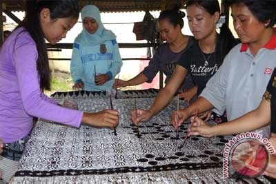 Delegasi OKI Puji Batik Indonesia