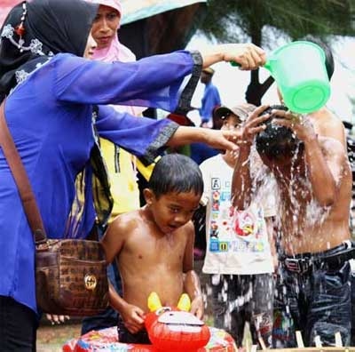 Ritual Mandi Safar Harus Tetap Terjaga