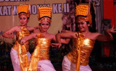 Tari Pendet Pukau Masyarakat Rusia
