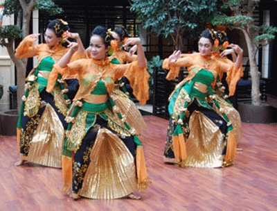 Pentas Budaya Indonesia di Sekolah Militer Prancis