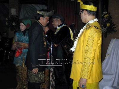 Ketua BKPBM Terima Gelar Adat dari Kesultanan Dhimak Bintoro