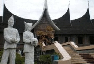 Pengusaha Jepang Dikenalkan pada Budaya Padang