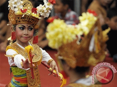 Kolaborasi Seniman Amerika-Bali Bius Penonton PKB