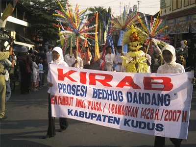 `Dandangan`, Antara Siar Agama dan Bisnis