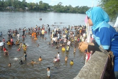 Sungai Kampar Jadi Ajang Ritual Adat Balimau