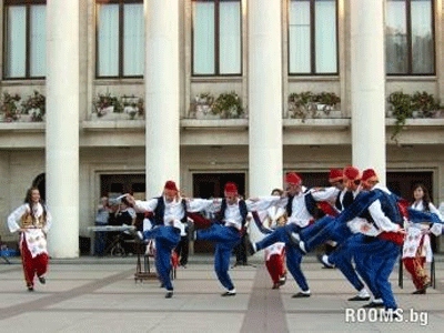 ISI Surakarta Tampil Memukau di Burgas Folklore Festival, Bulgaria