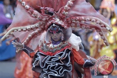 Jember Fashion Carnaval 2013 Bertema "Artechsion"