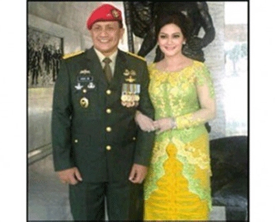 Pernikahan Bella Saphira-Agus Memakai Adat Melayu