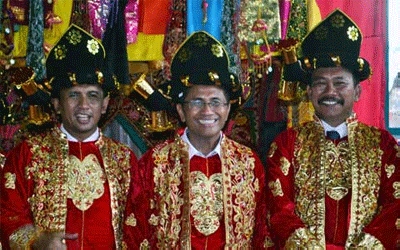 Kenduri Laut dan Parade Budaya Tapteng Diikuti Meneg BUMN