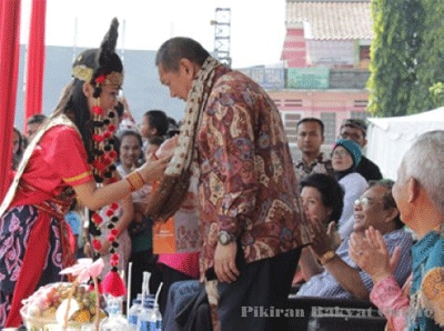 Wagub Buka Pekan Seni Budaya Jawa Barat 2013