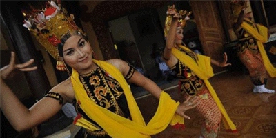 Parade Budaya Etnik Awali Banyuwangi Festival 2013