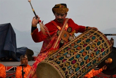 Parade Gendang Meriahkan Festival Danau Toba