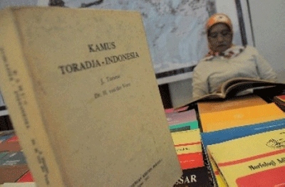 Bahasa Daerah Terdesak Bahasa Indonesia dan Asing