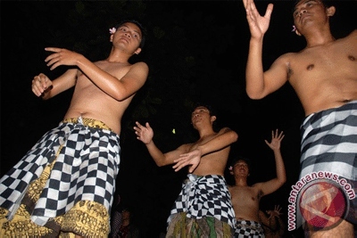 Kecak Ramayana Pukau Publik Belgia