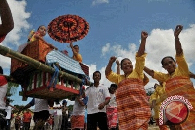 Seribu Kapal Hias Meriahkan Festival Suku Bajo