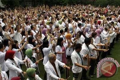 Bandung Gelar Angklung Pride 2013