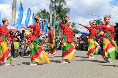 Ribuan Peserta Meriahkan Kirab Budaya Nusantara