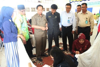 Bupati Serukan Penggunaan Batik Ketapang