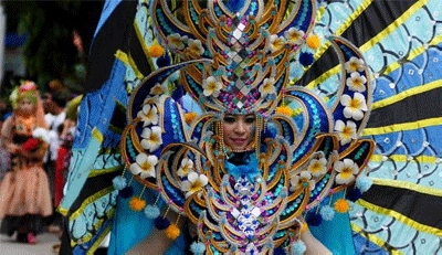 Pawai Bunga Sambut Hari Jadi Kabupaten Pamekasan
