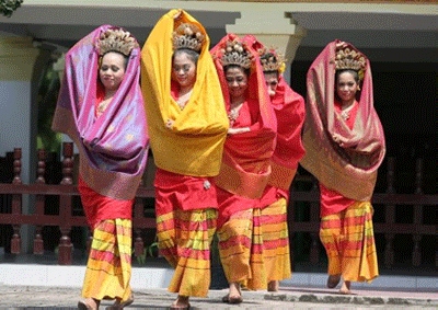 Gali Adat dan Budaya Melayu, 100 Sastrawan Nusantara Bertemu 