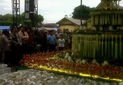 Ribuan Warga Berebut Dhahar Kembul di Sekaten Yogyakarta