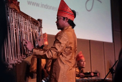Melodi Sumatera dalam Angklung