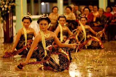 Kawedanan Hageng Punokawan Kridomardowo Mempesona di Wina