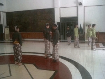 Setiap Kamis Pahing, PNS Yogya Menggenakan Pakaian Adat