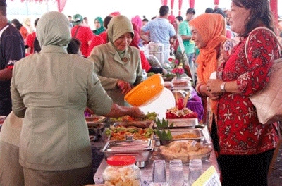 Pesta Makanan Tradisional di Festival Teluk Jailolo 2014