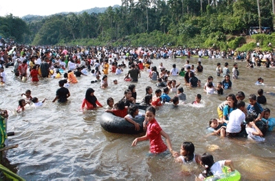 Tradisi Balimau di Danau Singkarak