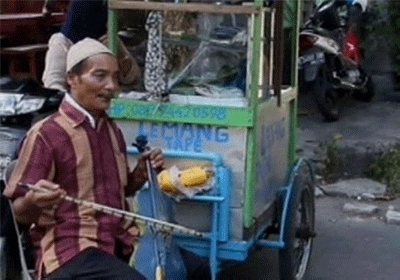 Lemang Tape di antara Syair dan Rebab