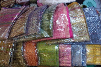 Pedagang Songket Resah Produk Thailand Banjiri Palembang