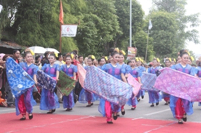 Pentas Seni Tiga Etnis Meriahkan Pekan Batik di Pekalongan