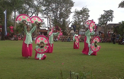 Tarian Kipas Korea Buka FSI 2014