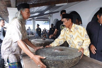 Tradisi Muludan, Lestarikan Syiar Islam lewat Siraman Gong Sekati