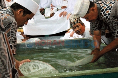 Maulid Nabi, Keraton Kasepuhan Gelar Tradisi Siraman Panjang