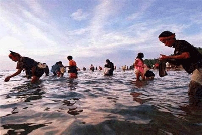 Festival Nyale 2015: Tradisi Tahunan Di Pantai Seger, Lombok Tengah