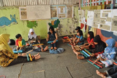 Berkomunikasi ala Musik Indonesia