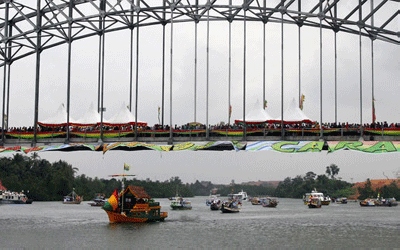 Puncak Festival, Siang Ini Puluhan Kapal Hias Melintas di Sungai Carang
