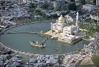 Expats Rave Over Hospitality, Food