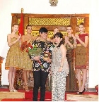 Tenun dan Batik Menarik Perhatian Disainer dan Wartawan Mode Ceko