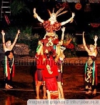 Penampilan Putri Tebelian Sandung Hidup di Bandung