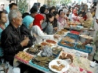 Pasar Ramadhan di Tepian Katedral